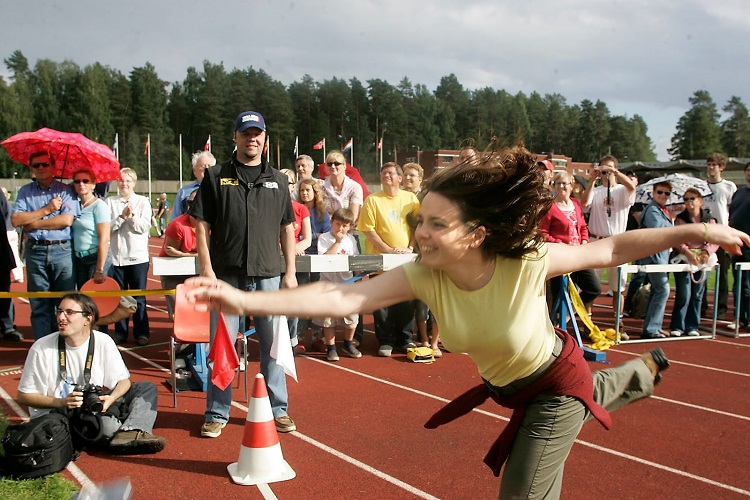 Mobile Phone Throwing Is an Official Sport In Finland!