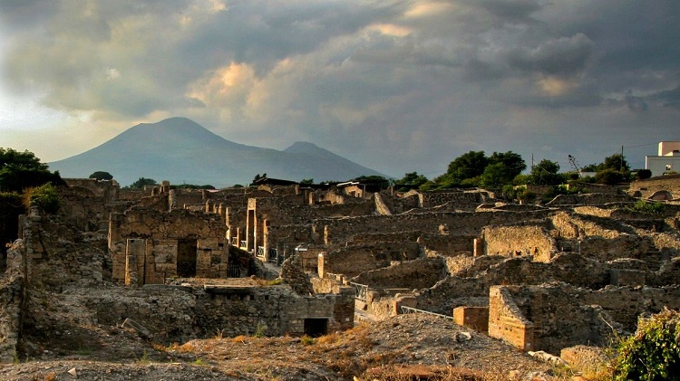 Pompeii: Strolling Down the Historical