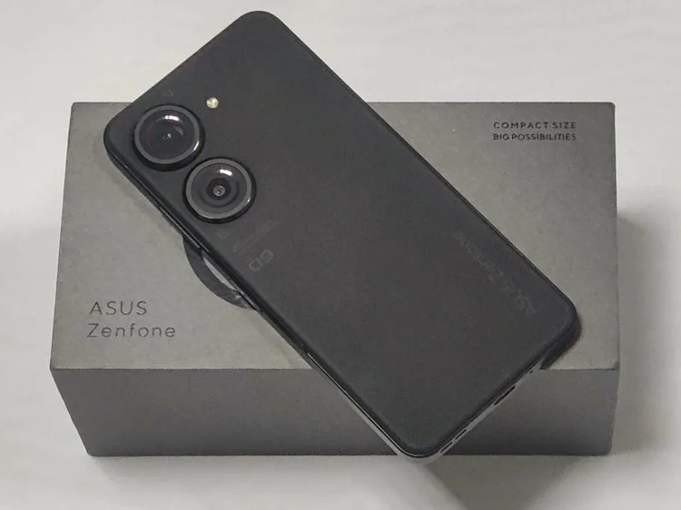 6. Best Small Android Phone: Asus Zenfone 9